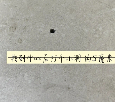 新吴瓷砖空鼓维修公司专业解答在瓷砖铺贴过程中，如果砂料搅拌不均匀，将会带来以下问题