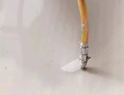 新吴瓷砖空鼓维修公司专业解答在瓷砖铺贴过程中，如果使用的砂料过粗（如全部使用了粗砂），可能会导致以下问题