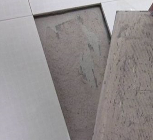 新吴瓷砖空鼓维修公司分享瓷砖铺贴时如果打浆（即涂抹在瓷砖背面和基层上的砂浆或瓷砖胶）过少，会带来以下问题